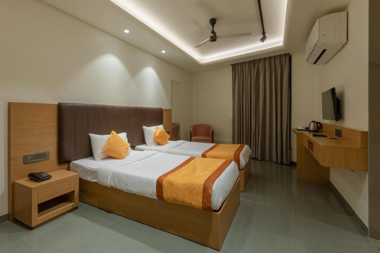 Indus Suites Nagpur Buitenkant foto